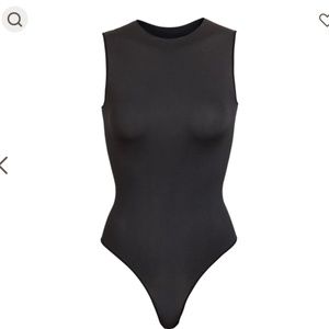 #114 Skims ESSENTIAL CREW NECK SLEEVELESS BODYSUIT
